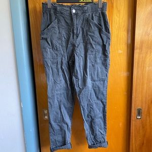 Old Navy cropped pants -grey